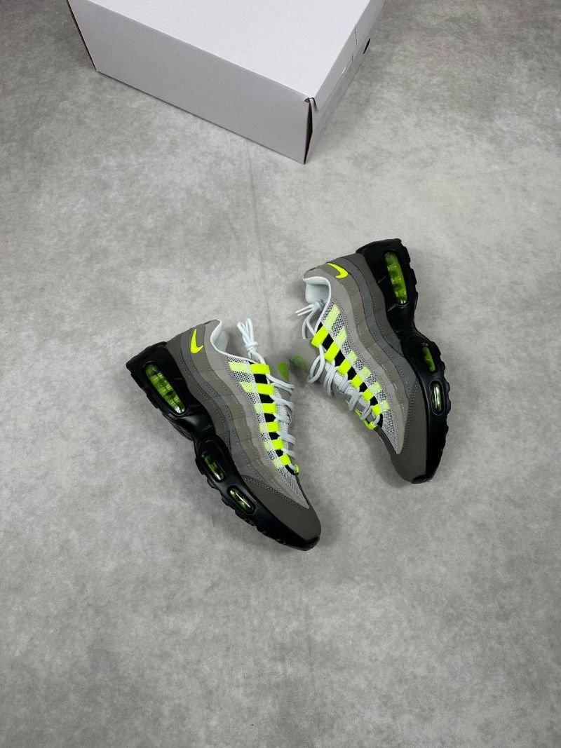 Men’s Nike Air Max 95 Trainers - Image 3