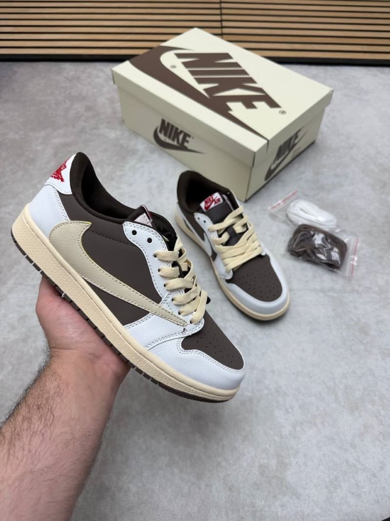 AIR JORDAN 1 LOW TRAINERS
