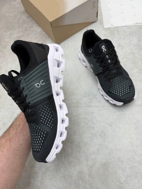 AAA ON CLOUD TRAINERS COME WITH BOX