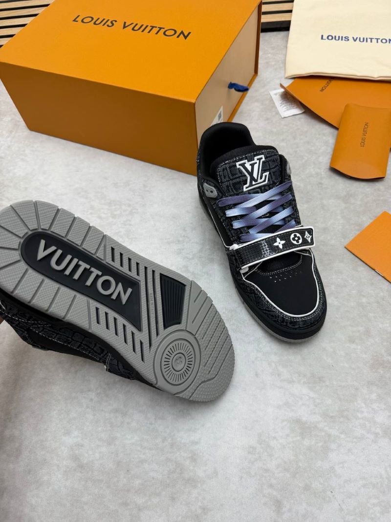 LOUIS VUITTON TRAINERS - Image 11