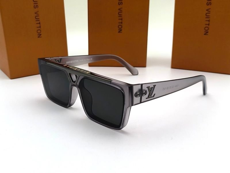 LOUIS VUITTON SUNGLASSES - Image 10