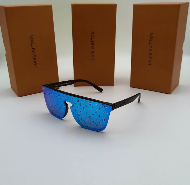 LOUIS VUITTON SUNGLASSES - Image 13