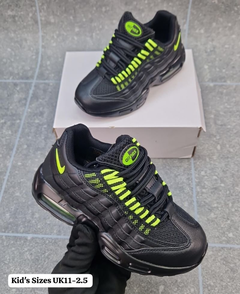 KIDS NIKE TRAINERS - Image 3