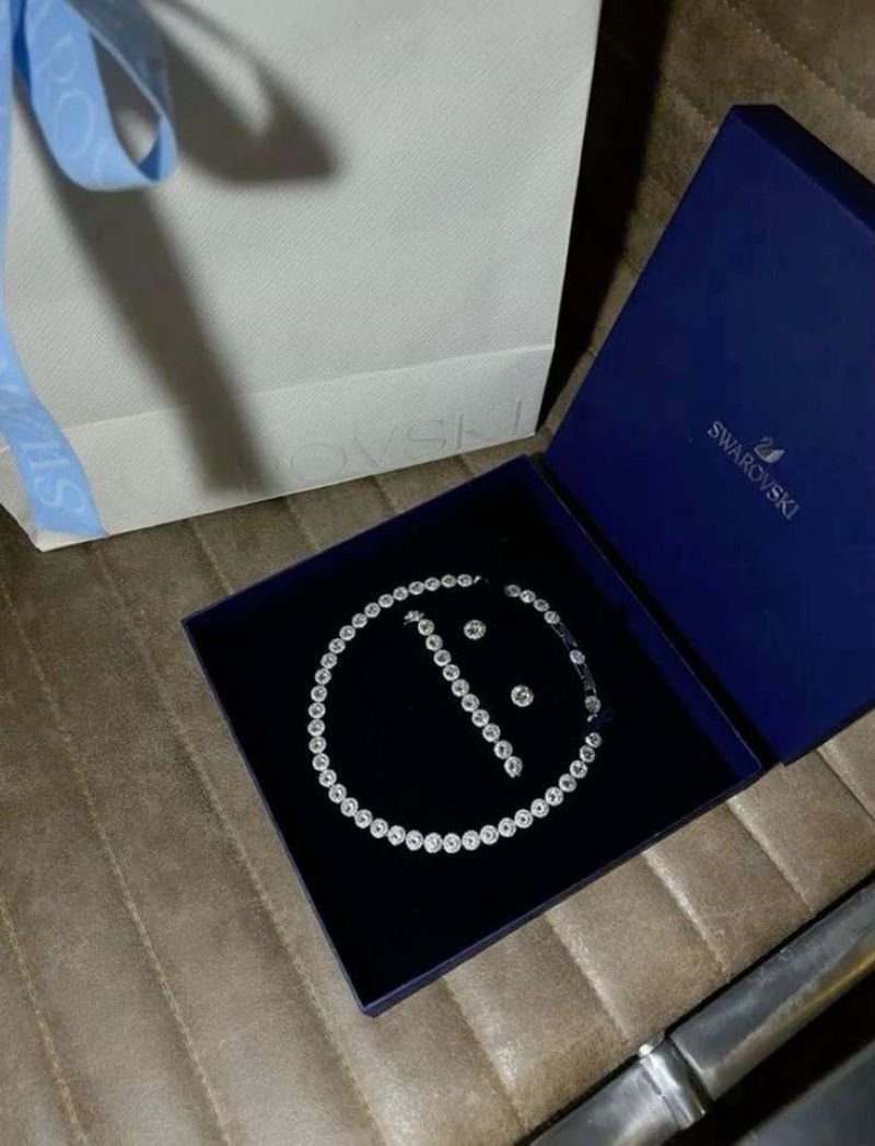 Super Clone Full Set Swarovski Una Angelic Round Cut Pave Necklace, Earrings & Bracelet Set - Image 3