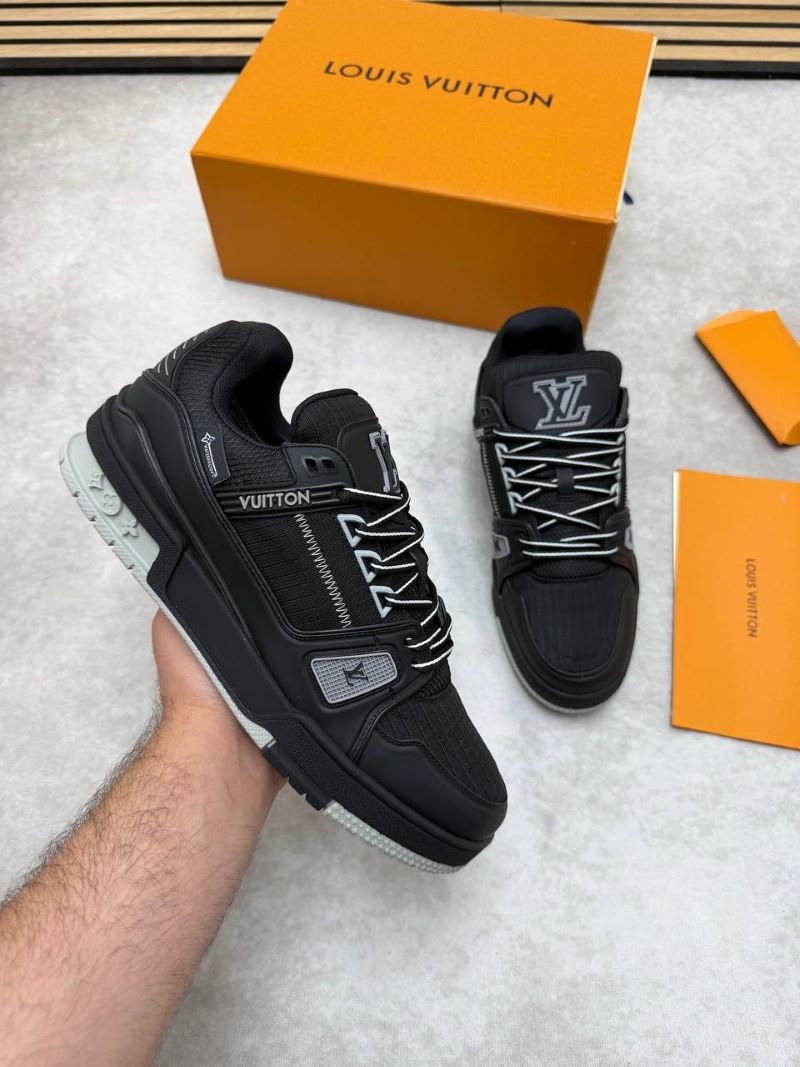 LOUIS VUITTON TRAINERS - Image 4