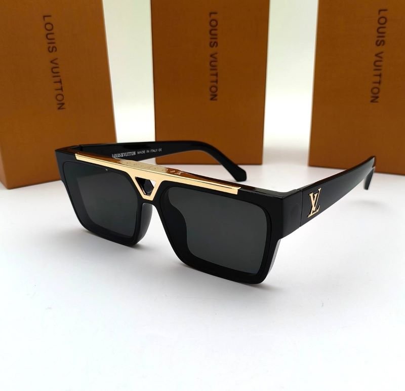 LOUIS VUITTON SUNGLASSES - Image 5