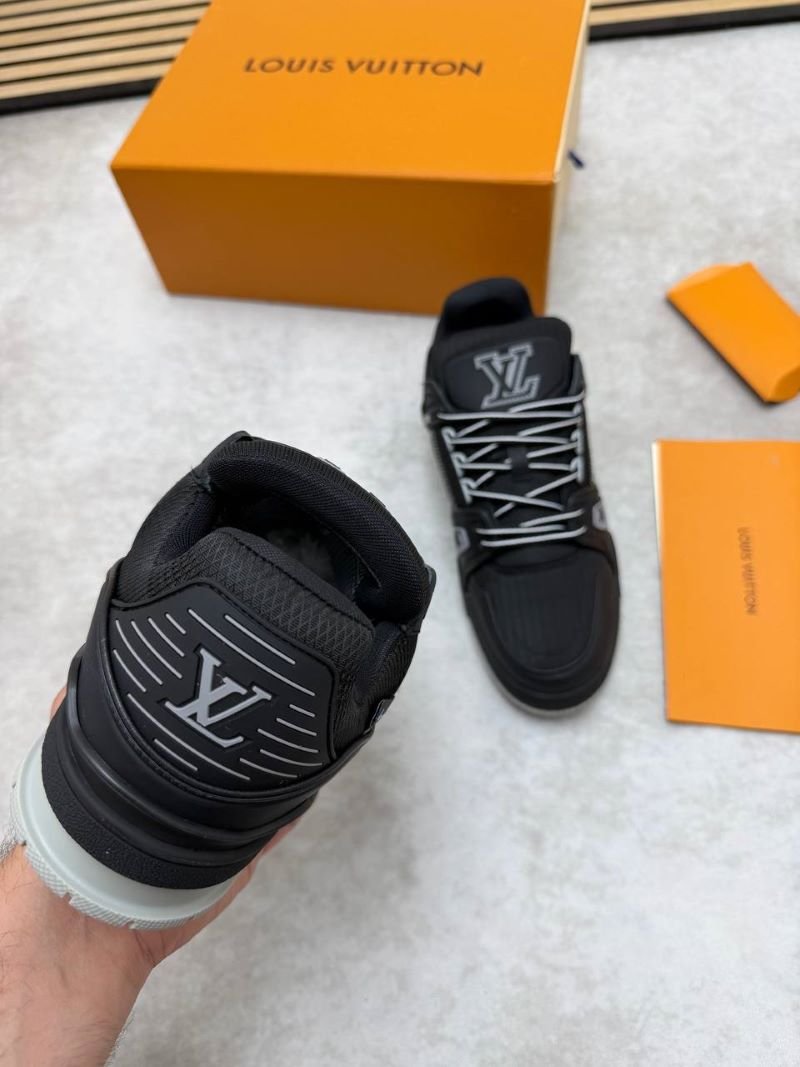 LOUIS VUITTON TRAINERS - Image 6