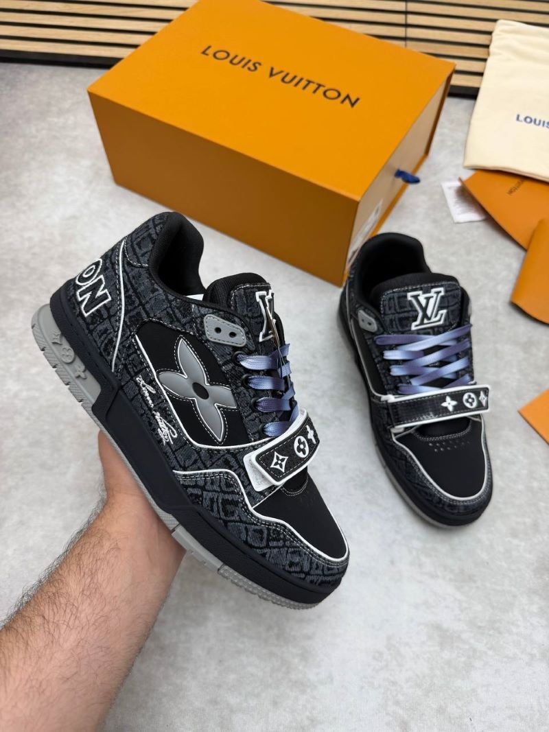 LOUIS VUITTON TRAINERS - Image 8