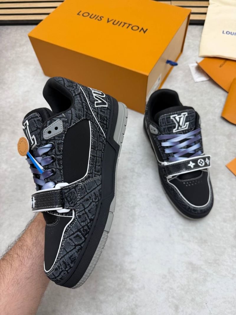 LOUIS VUITTON TRAINERS - Image 9