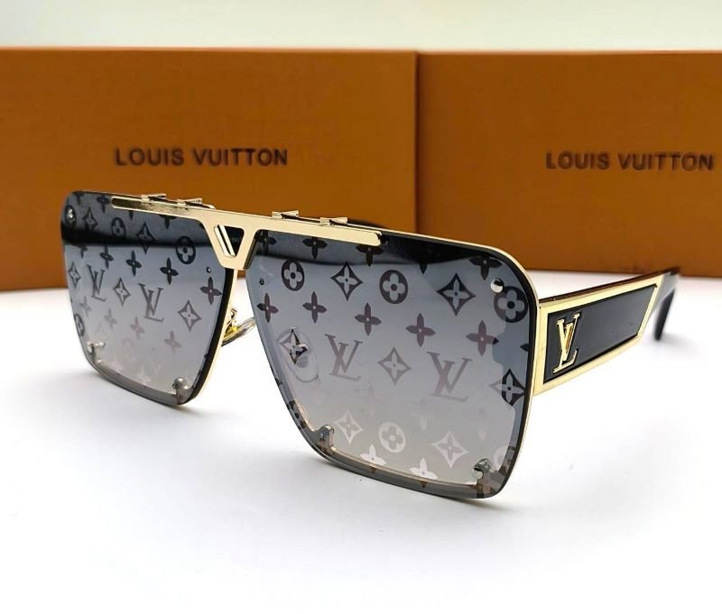 LOUIS VUITTON SUNGLASSES - Image 8