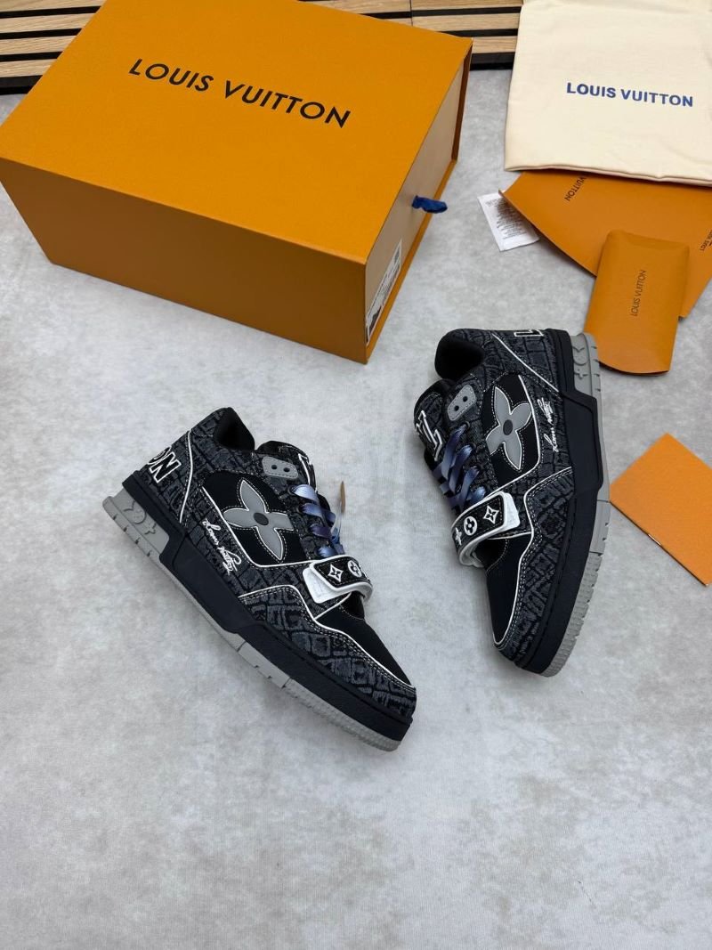 LOUIS VUITTON TRAINERS - Image 10