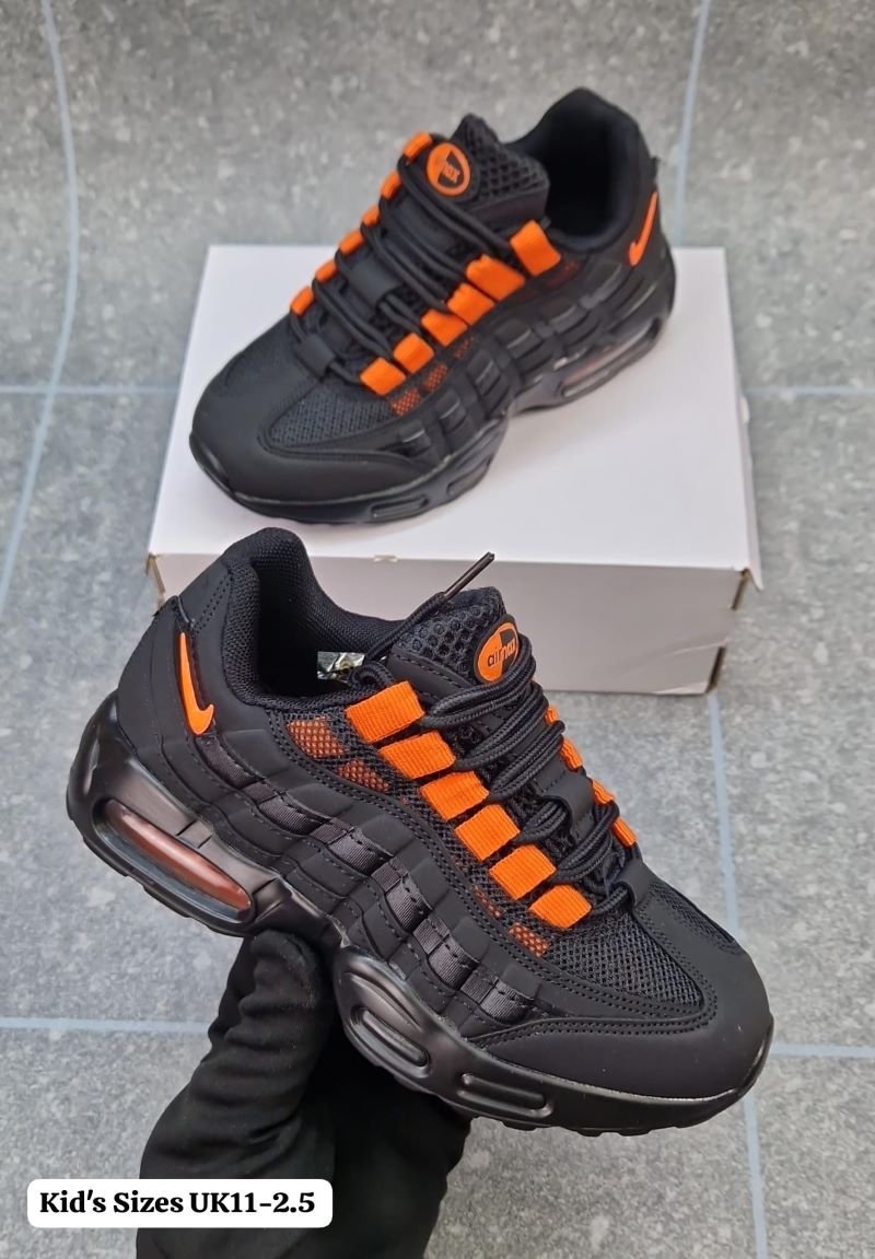 KIDS NIKE TRAINERS - Image 9
