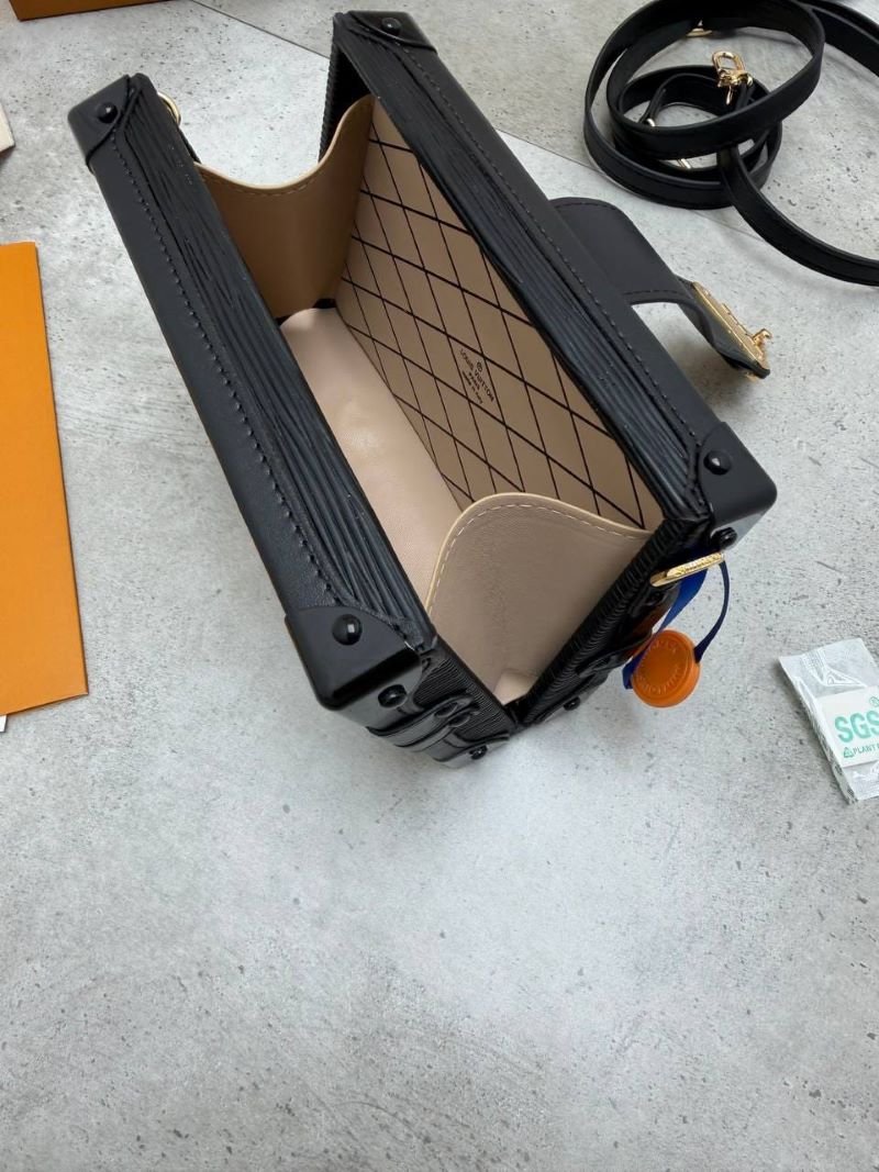 WOMENS LOUIS VUITTON BAG (COMES WITH BOX) - Image 7