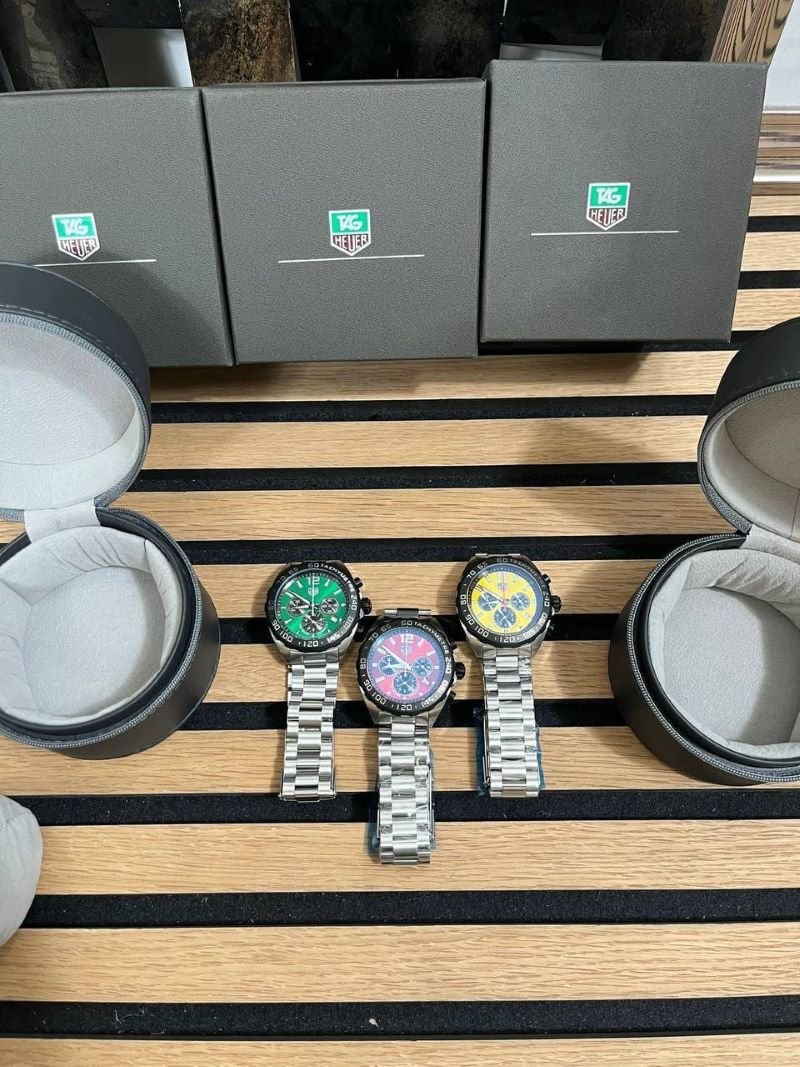 MENS TAG HEUR WATCHES COME WITH BOX AND PAPER WORKS
