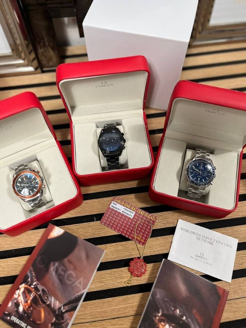MEN'S OMEGA WATCH COME WITH BOX AND PAPERWORKS