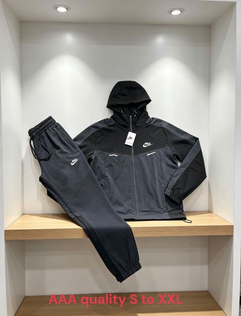 MEN'S NIKE AND BERGHAUS TRACKSUITS - Image 3