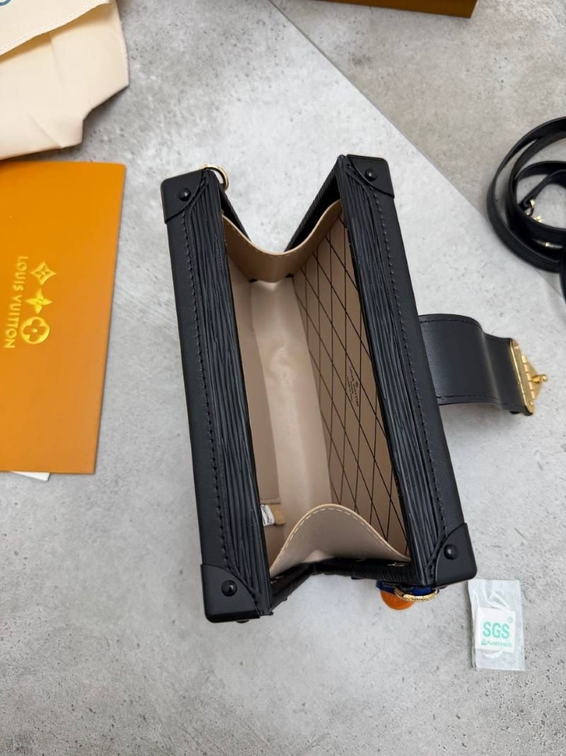 WOMENS LOUIS VUITTON BAG (COMES WITH BOX) - Image 6