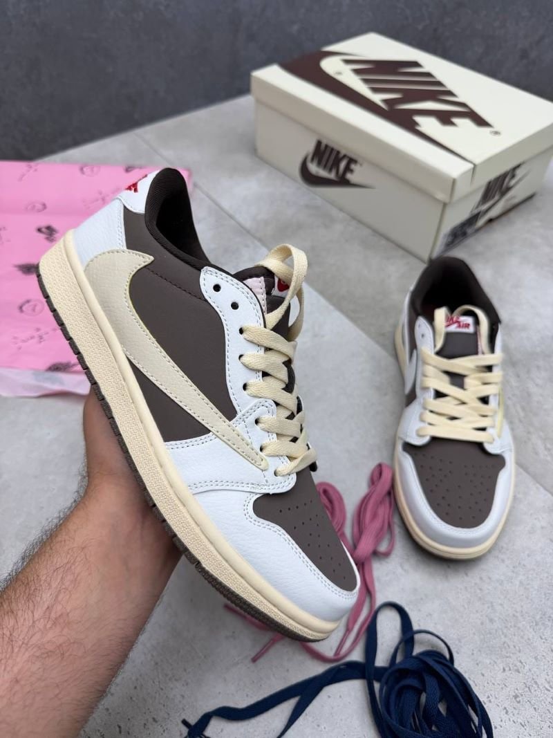 Air Jordan 1 Low x Travis Scott - Image 3