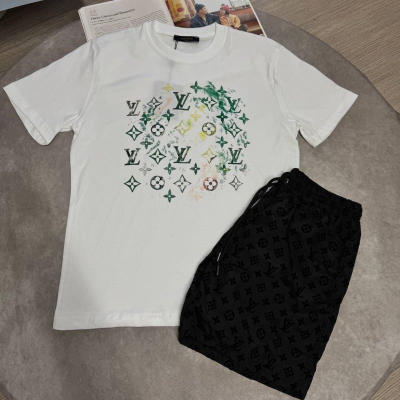 Men's Louis Vuitton Monogram Graphic T-Shirt & Shorts Set - Image 3