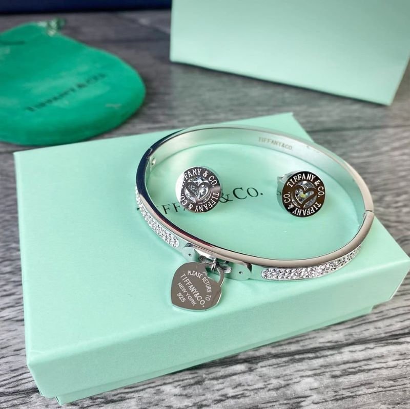 Tiffany & Co. Inspired Luxury Silver Jewelry Set Collection (Bracelet, Bangle & Earring Matching Sets) - Image 6