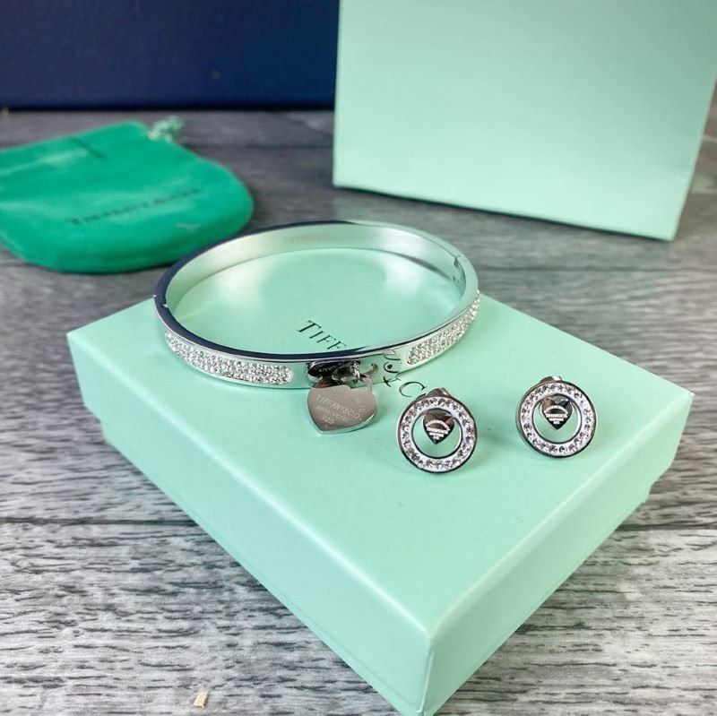 Tiffany & Co. Inspired Luxury Silver Jewelry Set Collection (Bracelet, Bangle & Earring Matching Sets) - Image 7