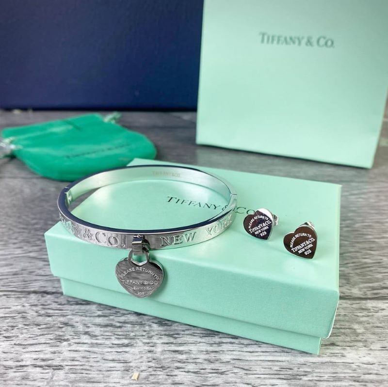 Tiffany & Co. Inspired Luxury Silver Jewelry Set Collection (Bracelet, Bangle & Earring Matching Sets) - Image 9