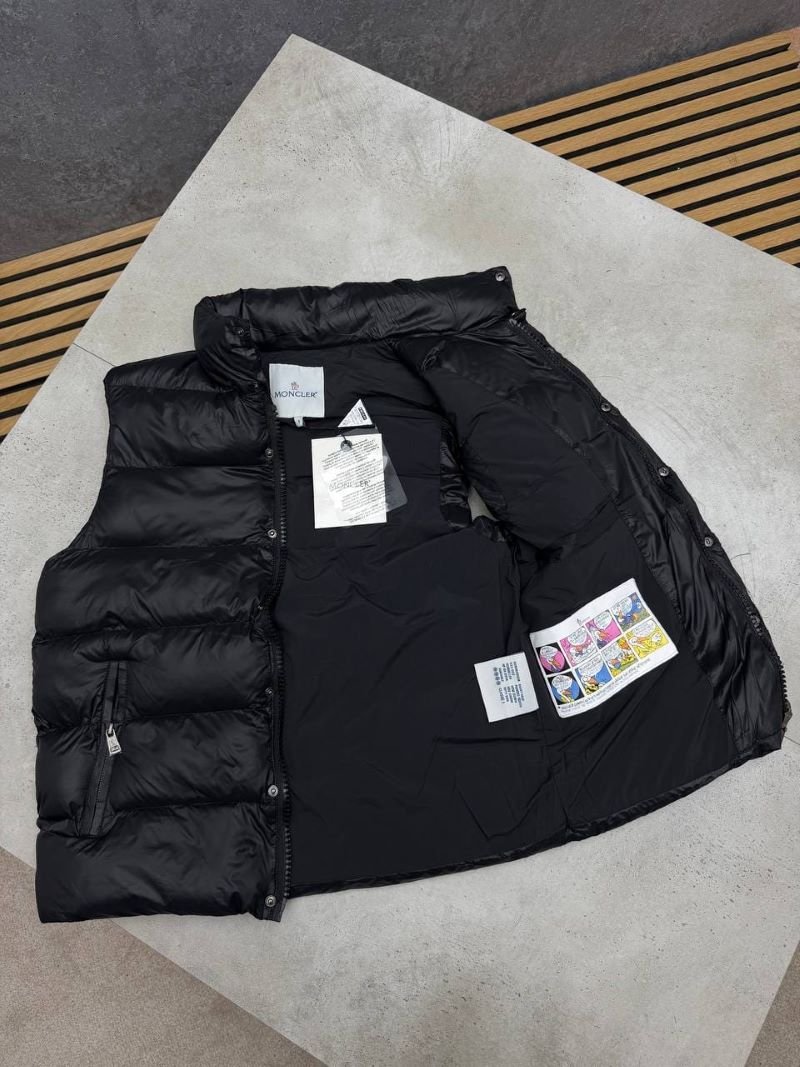 Moncler Men's Classic Shiny Down Gilet Vest - Image 3