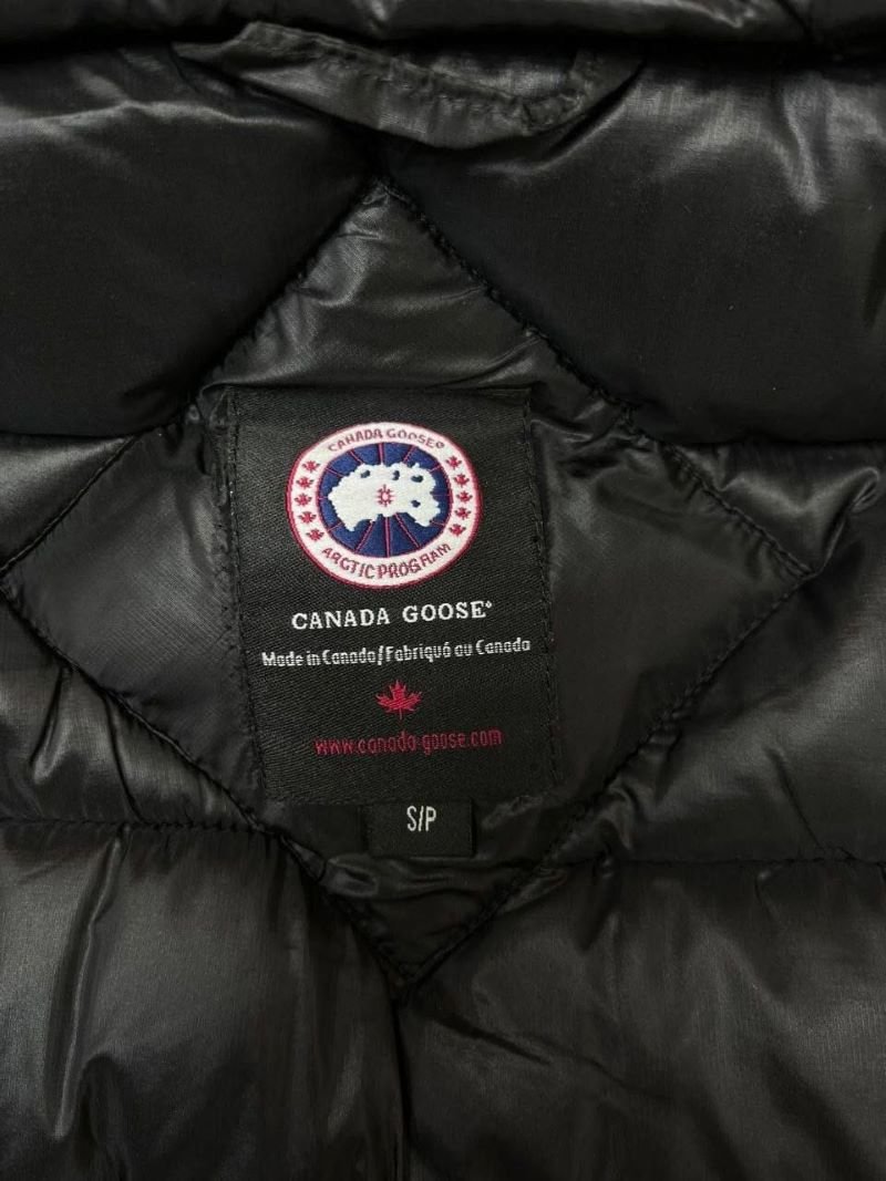 Stay warm and stylish in cold weather with the Canada Goose Glossy Black Puffer Jacket. Featuring a lightweight quilted design with premium insulation, a protective hooded collar, and signature branding accents, this outerwear piece combines everyday functionality with luxury cold-weather style. - Image 5