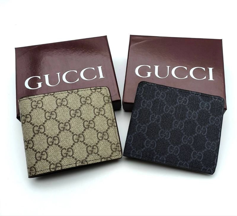 Gucci Monogram Supreme Bifold Wallet with Gift Box