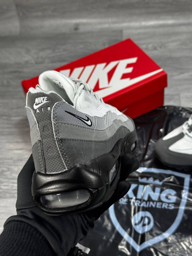 Nike Air Max 95 Retro Streetwear Trainers - Image 18