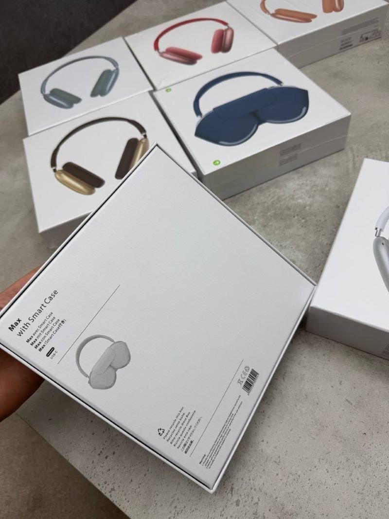 Apple AirPods Max Wireless Over-Ear Headphones with Smart Case & Retail Box - Image 3