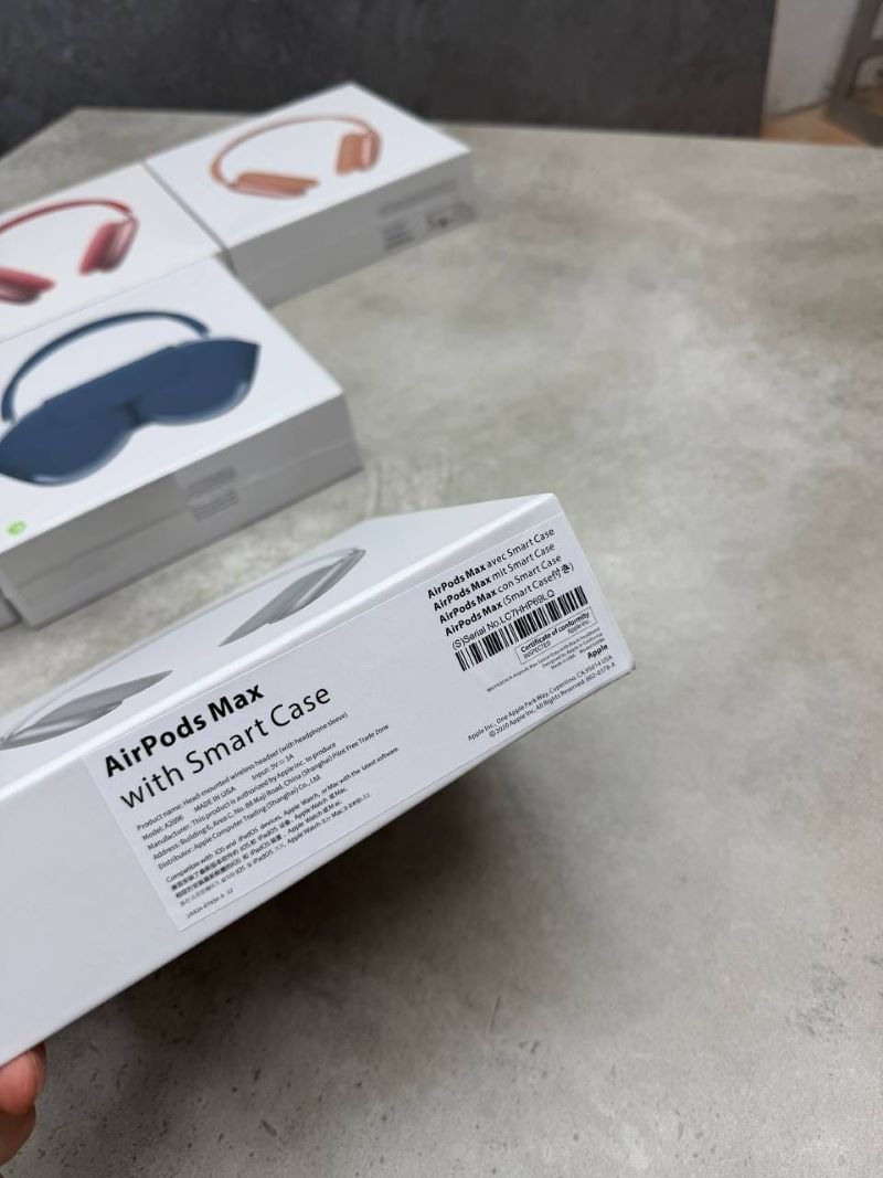 Apple AirPods Max Wireless Over-Ear Headphones with Smart Case & Retail Box - Image 4